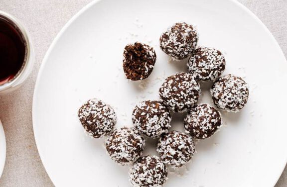 Date & Almond Energy Balls