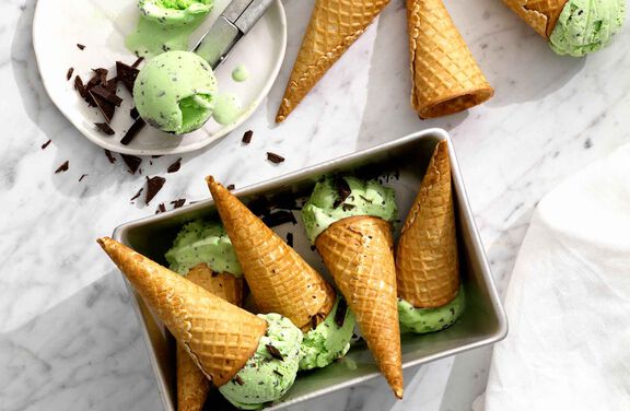 Fresh Mint Ice Cream With Chocolate Cookies