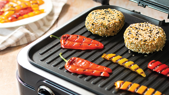 cuisinant grill with vegetables cooking