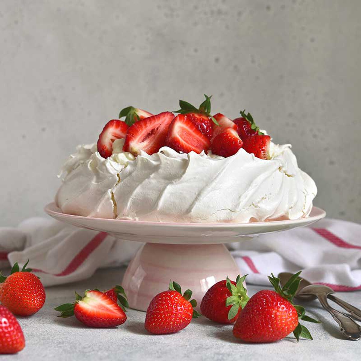 Homemade Pavlova With Fresh Strawberries-1