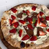 Nutella And Strawberry Pizza-1