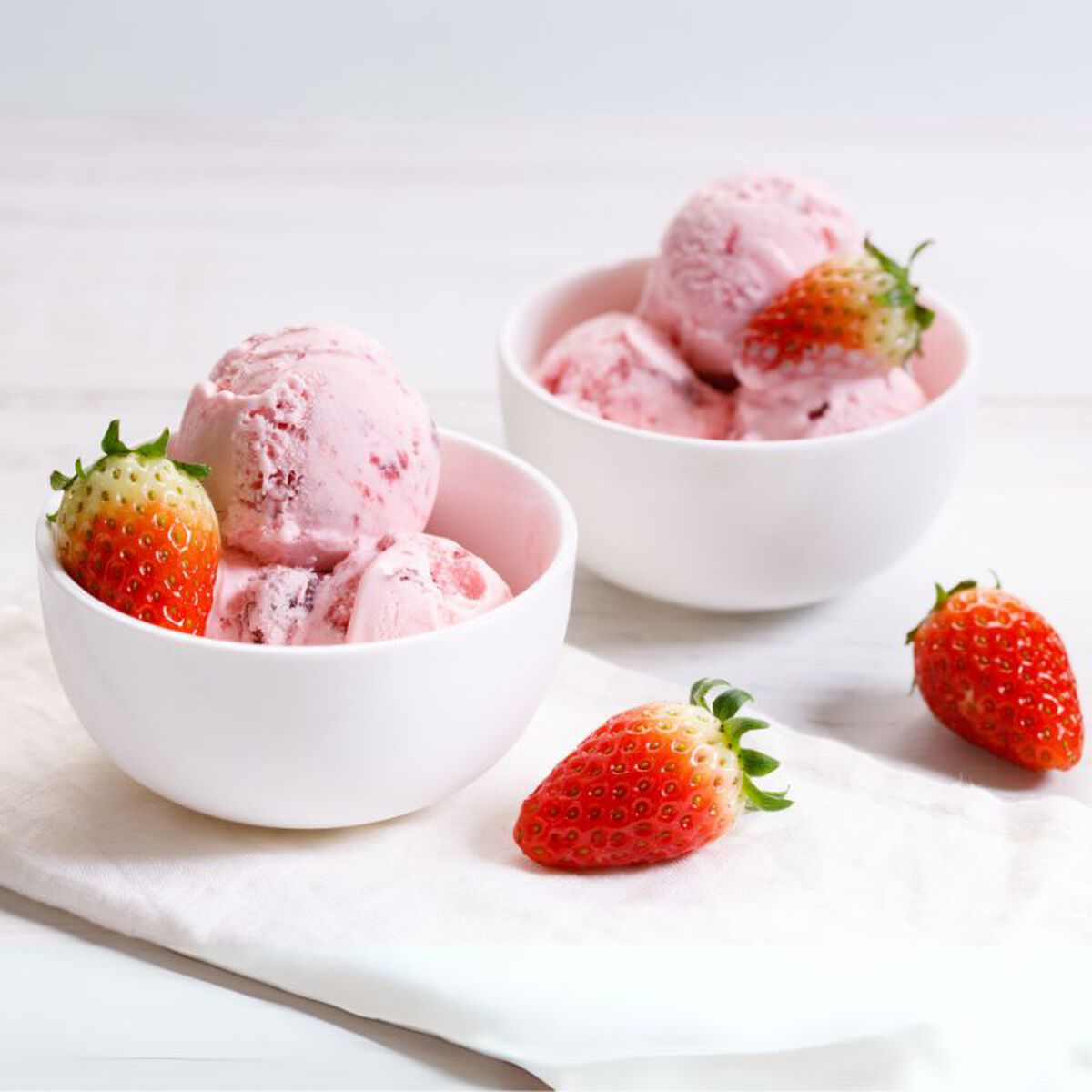 Fresh Strawberry Ice Cream-1