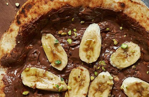 Chocolate Hazelnut Pizza With Bananas