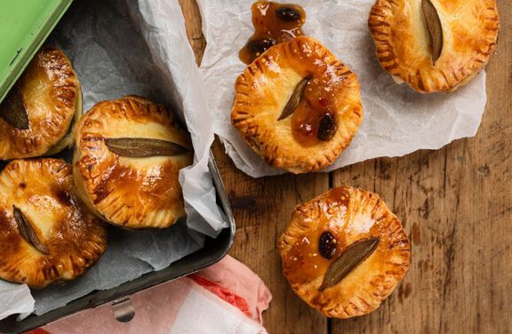 Mini Pork Pies & Apple Chutney