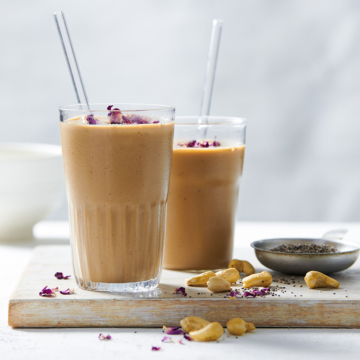 Creamy Cashew Cacao Smoothie-1