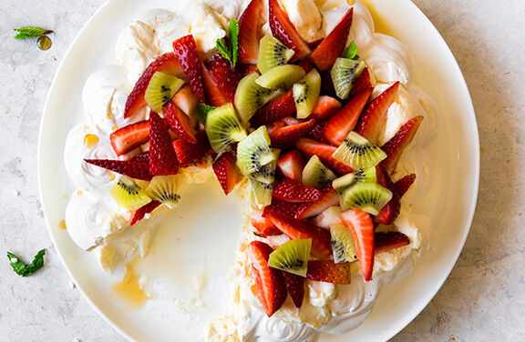 Classic Summer Pavlova