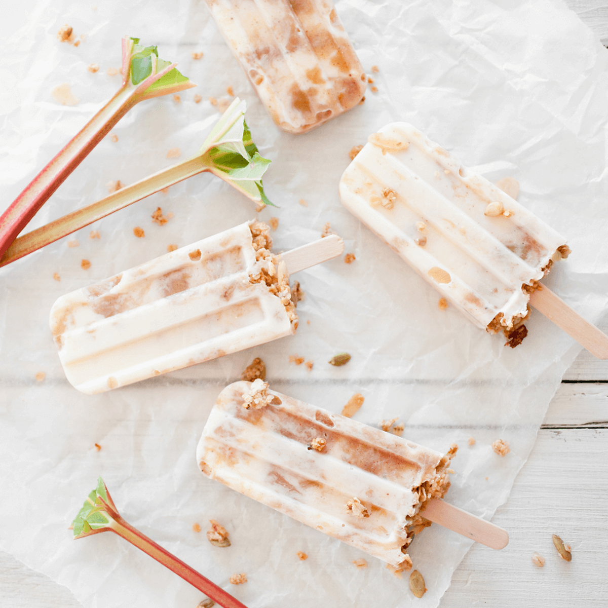 Rhubarb Crumble Frozen Yoghurt Popsicles-1